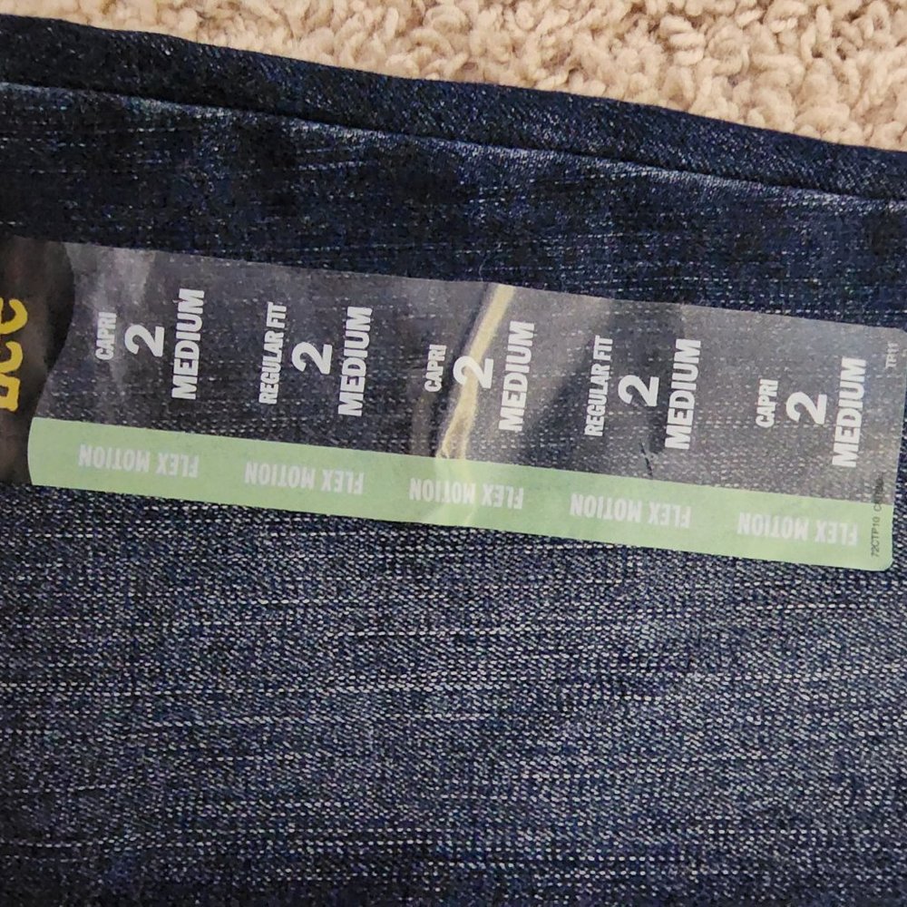 Lee Mid Rise Regular Fit Capri - Picture 4 of 5